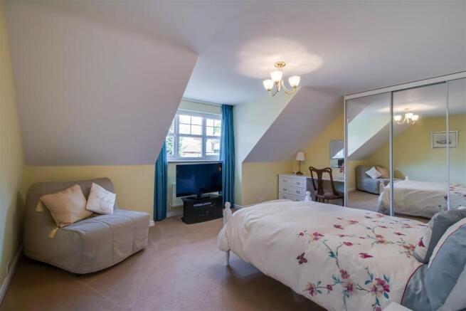 4 bed Detached for sale Image 10