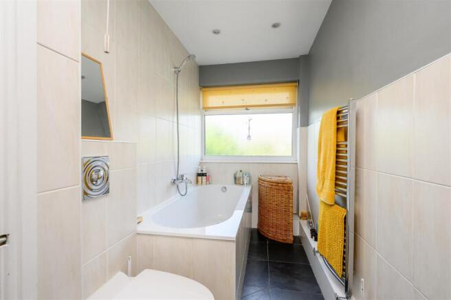 5 bed Semi-Detached for sale Image 11