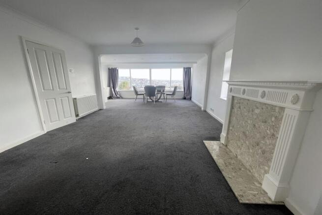 Huge lounge/diner