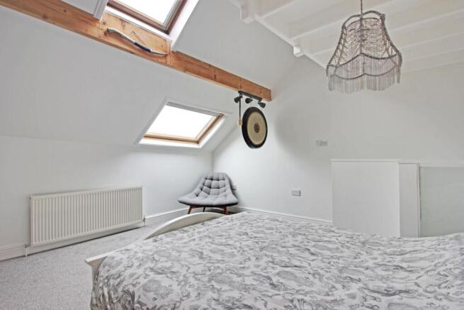 Bedroom 1 - double