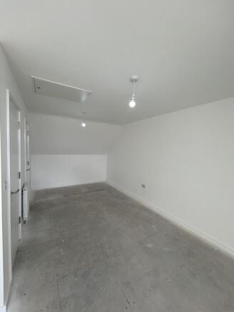 4 bed Semi-Detached to rent Image 9