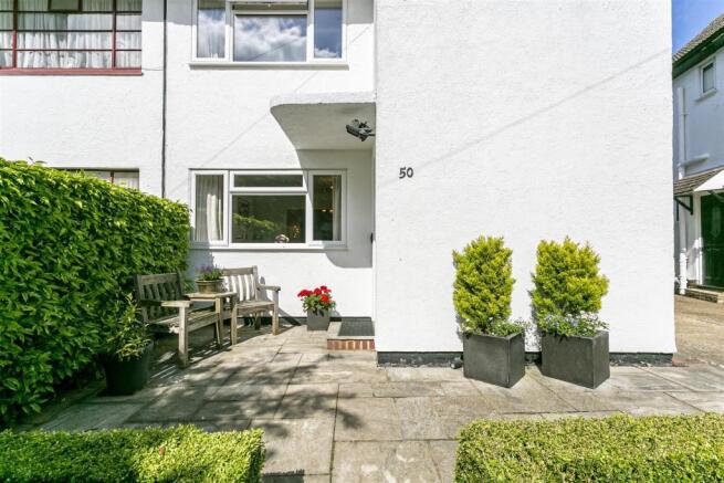 house-duncan-road-burgh-heath-111.jpg