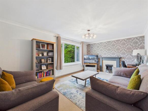 4 bed Detached for sale Image 7