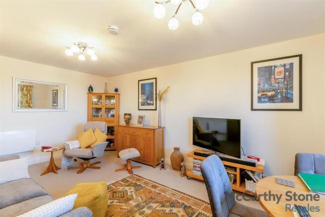 2 bed Apartment for sale Image 4