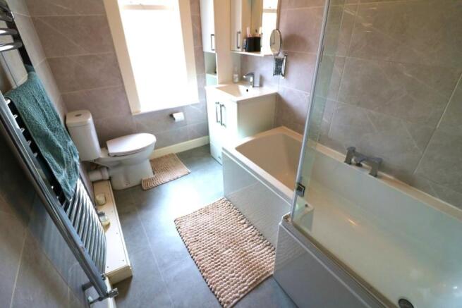 Family Bathroom / WC