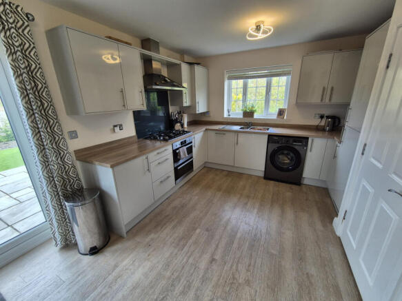 Broadleaf Crescent, Standish, WN6 photo 4