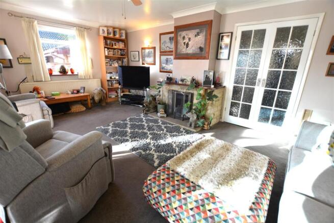 3. lounge copy.jpg