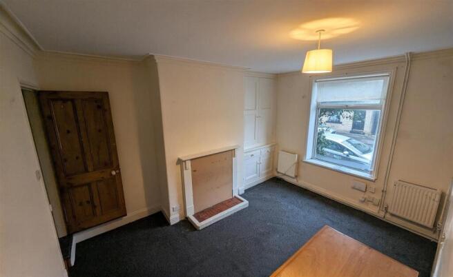 2 bed End of Terrace to rent Image 6