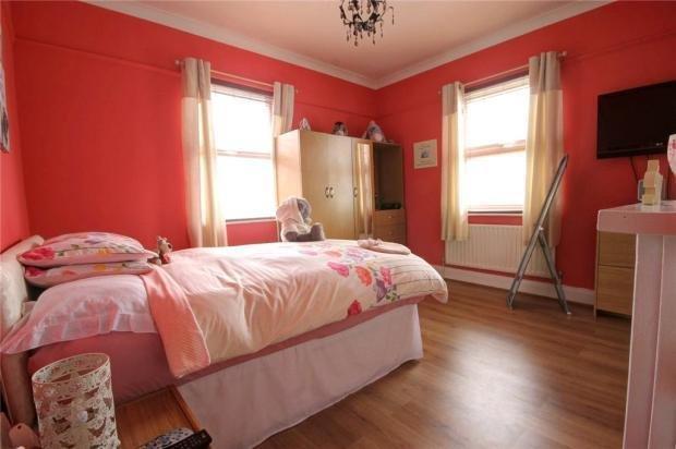 BEDROOM 2