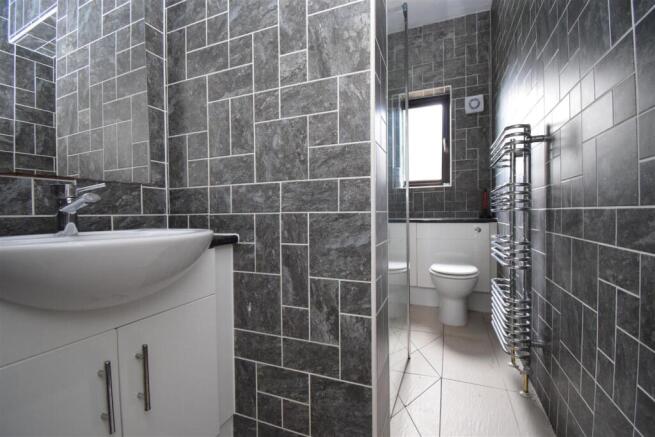 2 bed Terraced to rent Image 9