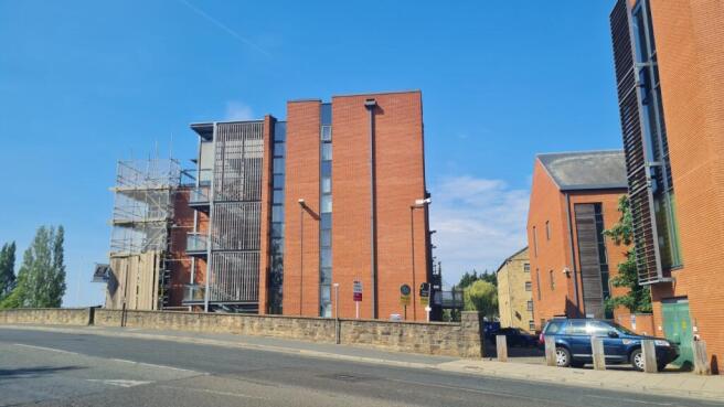 2 bed Flat to rent Image 11