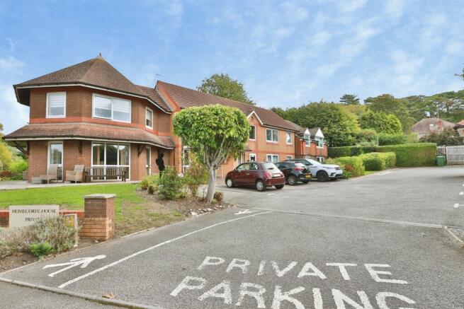 1-bed house on Wentworth Drive, Broadstone, £110,000