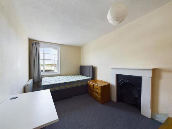 DOUBLE BEDROOM