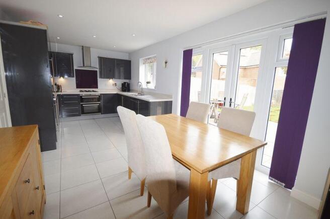 Kitchen/Dining...