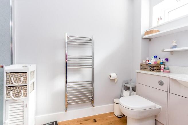 Ensuite shower ro...