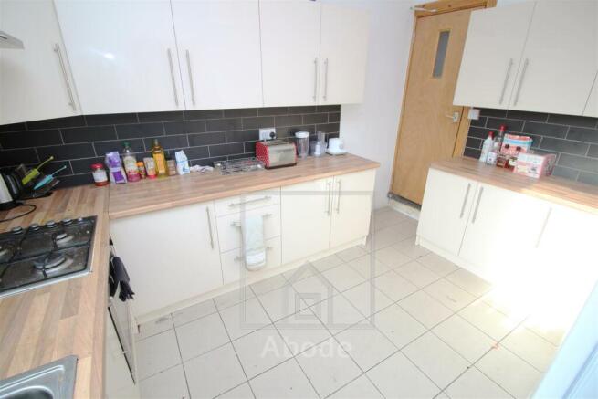 5 bed House to rent Image 12