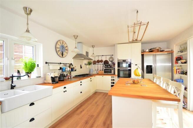 Kitchen/Breakfast Room*