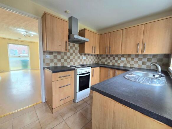 Kitchen 2.jpeg