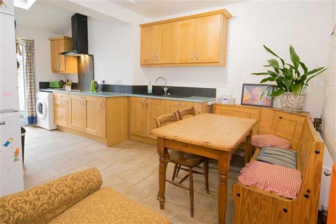 KITCHEN/FAMILY ROOM