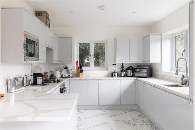 10 Ian Austin Mansions-28.jpg