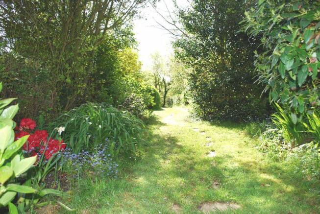 GARDEN PATHWAY