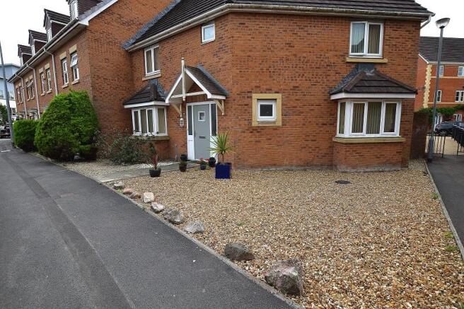 Front garden and entrance