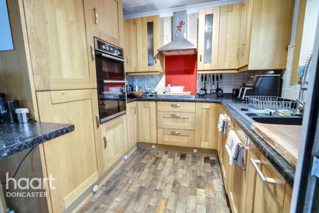 3 bed Semi-Detached for sale Image 7
