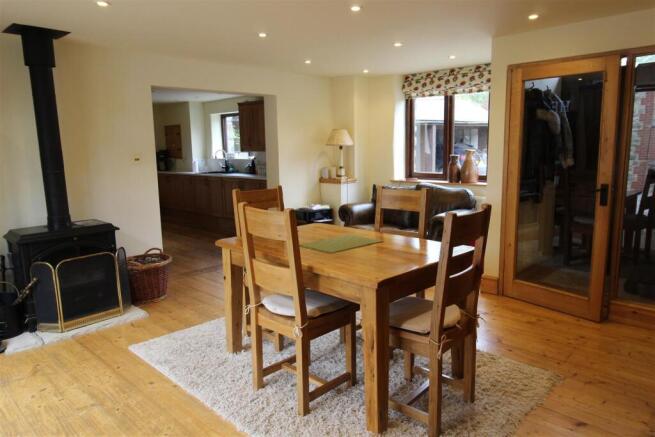 DINING AREA.JPG
