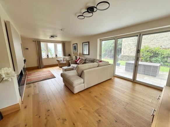5 bed Detached for sale Image 10