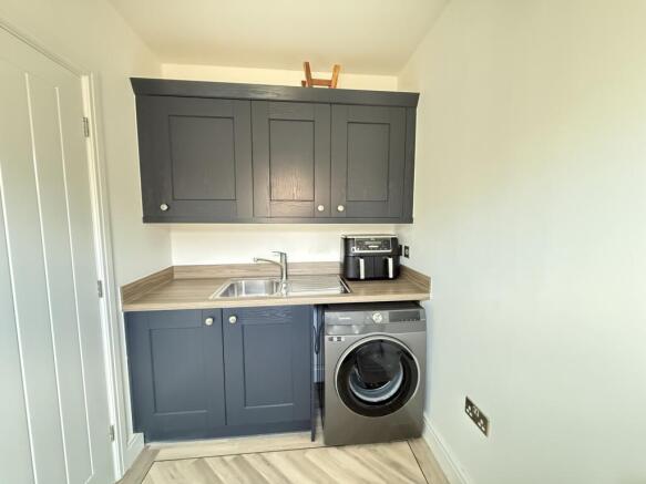 5 bed Detached for sale Image 12