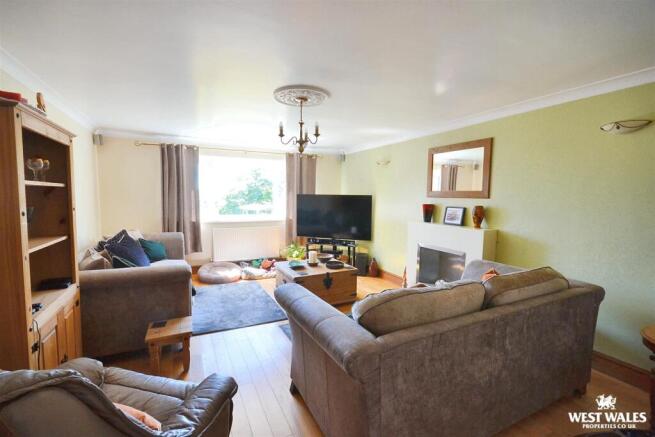 23, Blackbridge Drive, Milford Haven photo 3