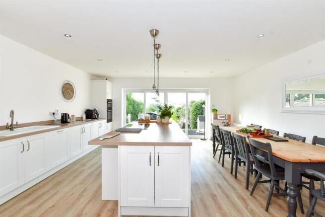 Kitchen/ Dining Area