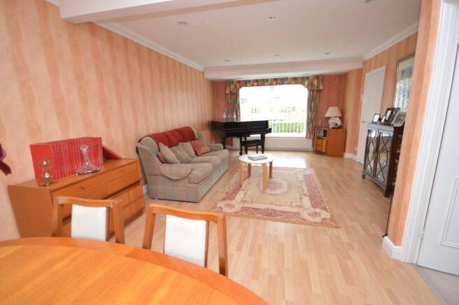 Lounge/Dining Room