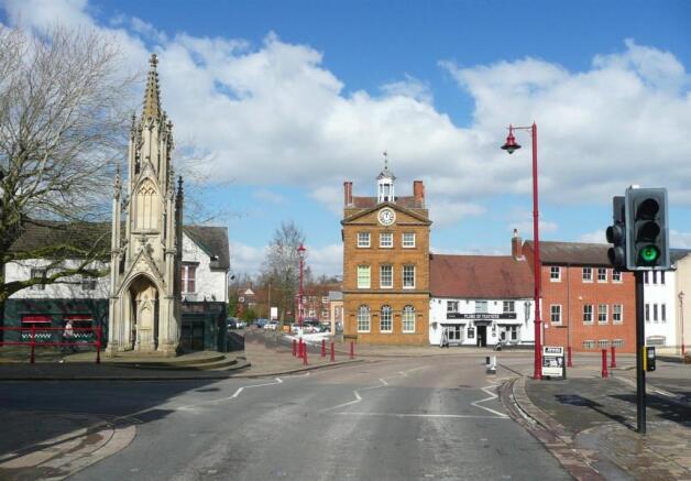The Burton Memorial and the Moot Hall