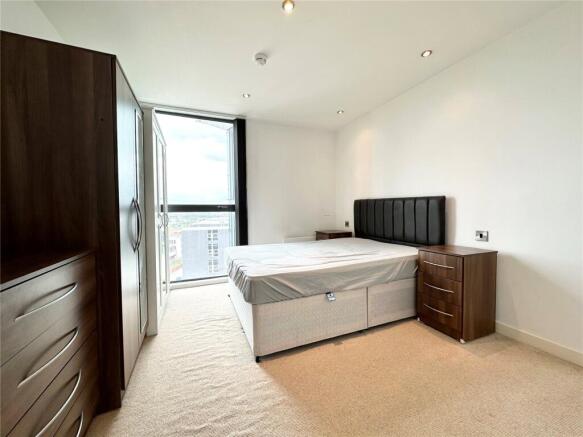 2 bed Flat to rent Image 9