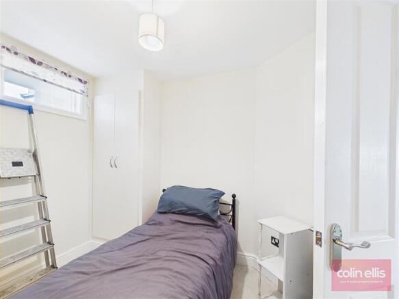 2 bed Flat for sale Image 7