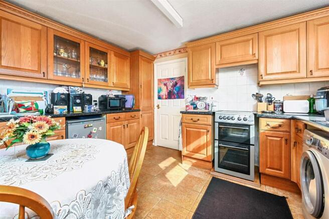 Rowan Close, BN41 (8).jpg