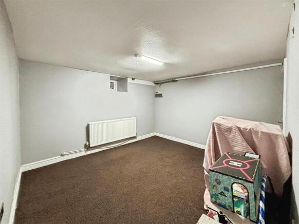 5 bed Terraced for sale Image 8