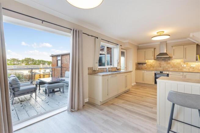 A10 - 13 Kingsale Road Salcombe - 251110.jpg