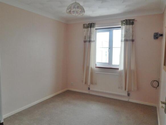 BEDROOM.JPG