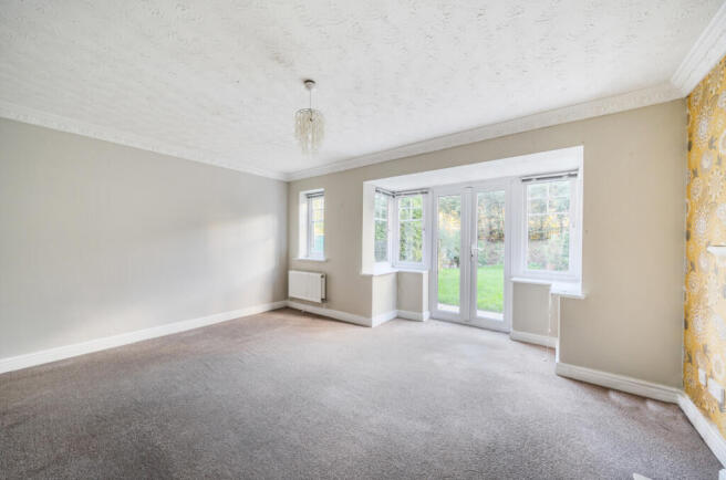 4 bed Detached for sale Image 8