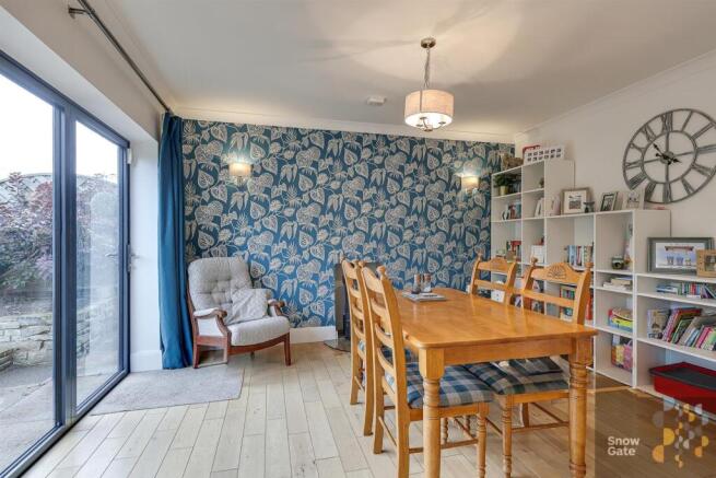4 bed Detached for sale Image 11