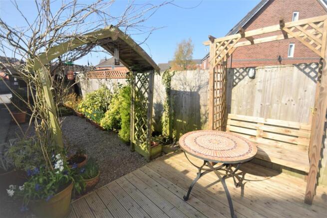 27 Bloom Avenue N Deck.JPG