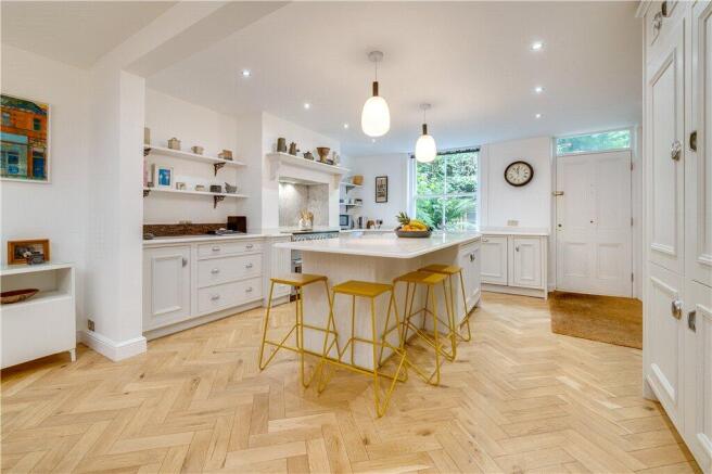 4 bed House for sale Image 5