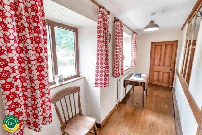 5 bed House for sale Image 8