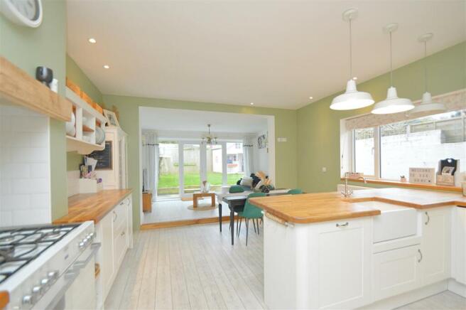 Kitchen1.jpg
