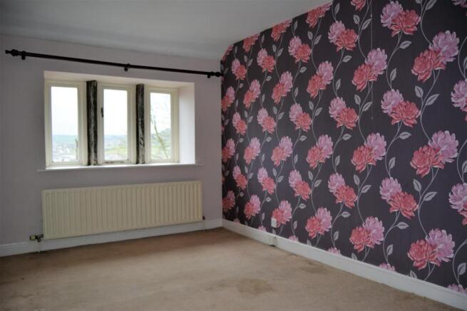Bedroom 1 (2).JPG