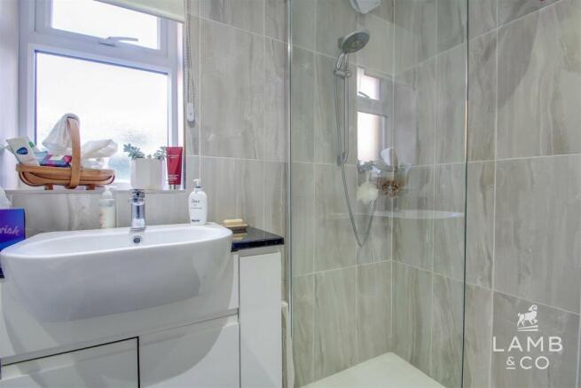 SHOWER ROOM: