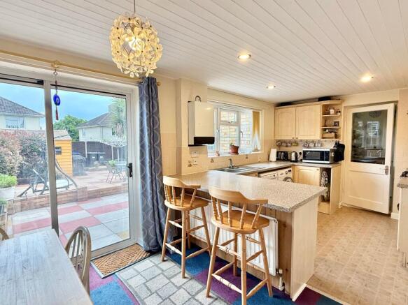 KITCHEN/BREAKFAST ROOM