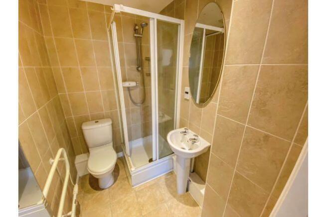 2 bed Apartment to rent Image 8